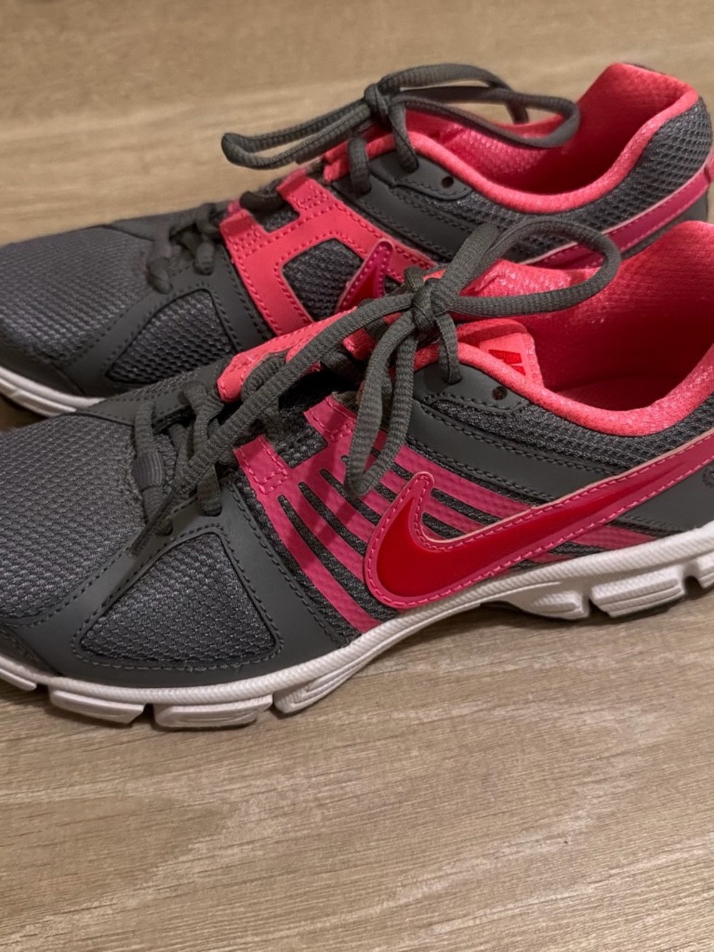 Nike Women’s Gray & Hot Pink Training Sneakers
